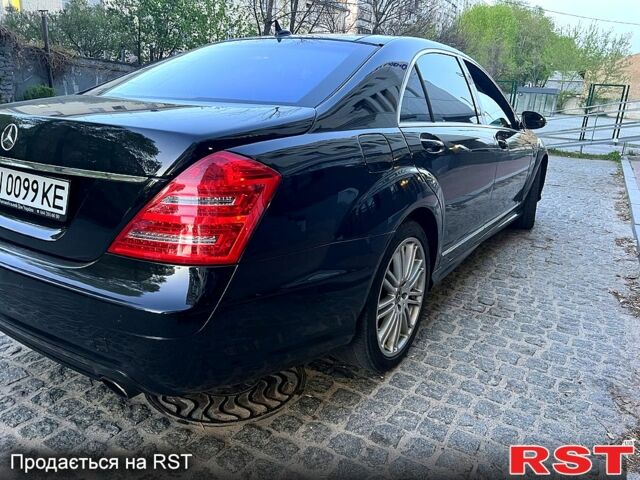 Черный Мерседес С Класс, объемом двигателя 5.5 л и пробегом 218 тыс. км за 13800 $, фото 4 на Automoto.ua