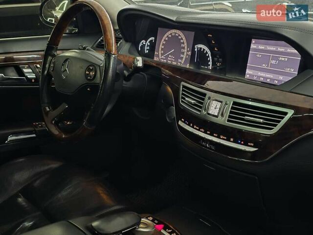Черный Мерседес С Класс, объемом двигателя 5.46 л и пробегом 266 тыс. км за 10989 $, фото 15 на Automoto.ua