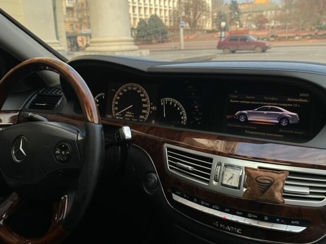 Черный Мерседес С Класс, объемом двигателя 5.5 л и пробегом 303 тыс. км за 10400 $, фото 19 на Automoto.ua