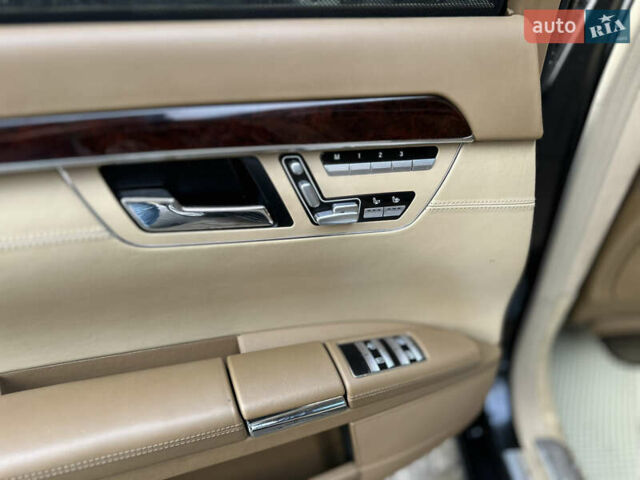 Черный Мерседес С Класс, объемом двигателя 5.46 л и пробегом 280 тыс. км за 8500 $, фото 12 на Automoto.ua