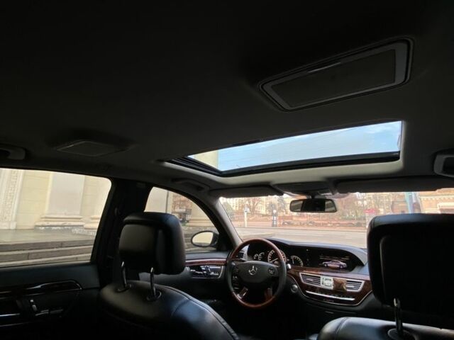 Черный Мерседес С Класс, объемом двигателя 5.5 л и пробегом 303 тыс. км за 10400 $, фото 15 на Automoto.ua