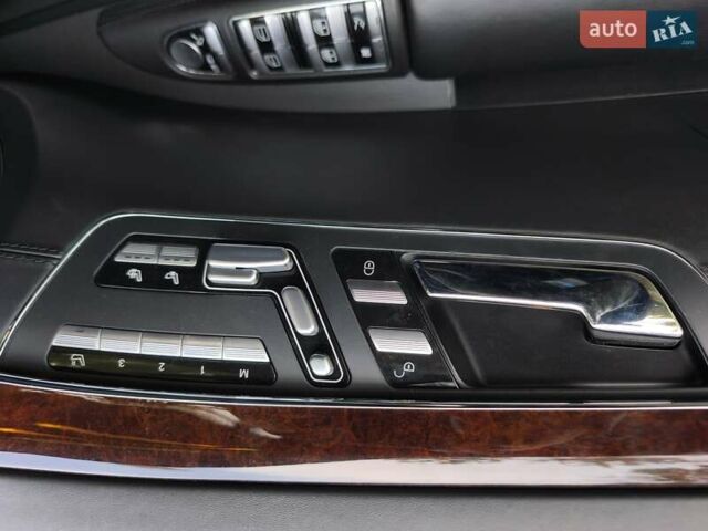 Черный Мерседес С Класс, объемом двигателя 5.46 л и пробегом 322 тыс. км за 15000 $, фото 6 на Automoto.ua