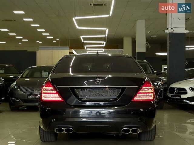 Черный Мерседес С Класс, объемом двигателя 5.46 л и пробегом 266 тыс. км за 10989 $, фото 4 на Automoto.ua