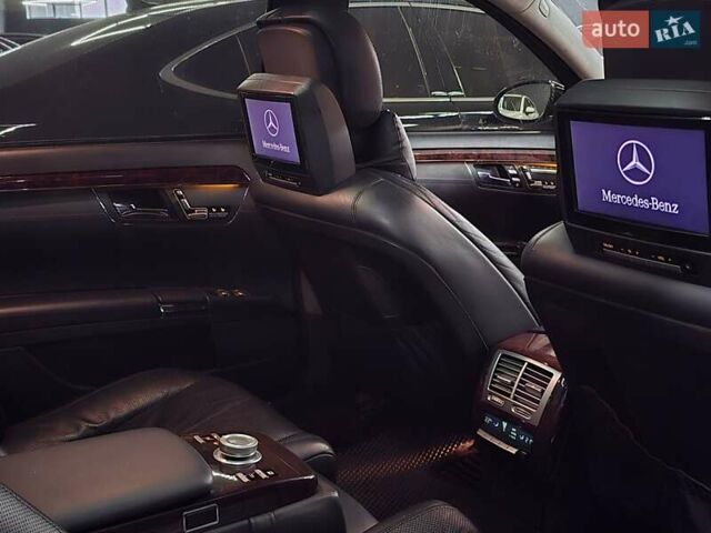 Черный Мерседес С Класс, объемом двигателя 5.46 л и пробегом 266 тыс. км за 10989 $, фото 13 на Automoto.ua