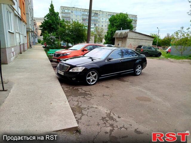 Черный Мерседес С Класс, объемом двигателя 5.5 л и пробегом 217 тыс. км за 10900 $, фото 2 на Automoto.ua