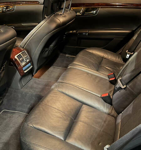 Черный Мерседес С Класс, объемом двигателя 5.5 л и пробегом 176 тыс. км за 8499 $, фото 43 на Automoto.ua