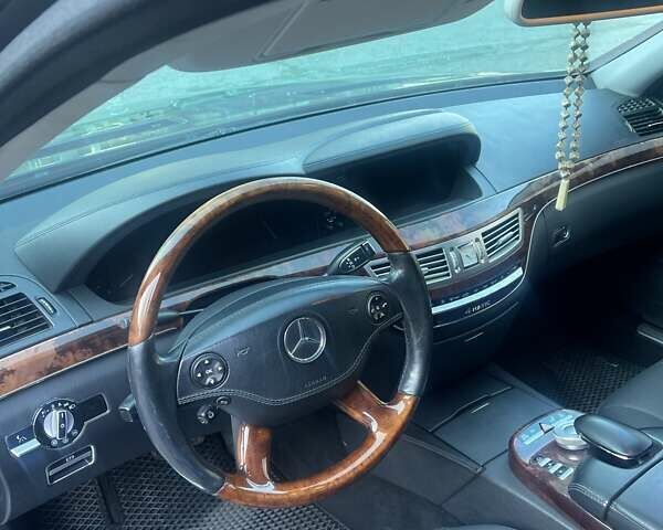 Мерседес С Класс 2007 в Черновцах на Automoto.ua Черный Мерседес С Класс, объемом двигателя 5.46 л и пробегом 301 тыс. км за 13800 $, фото 9 на Automoto.ua
