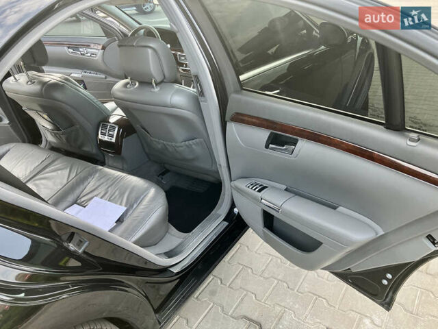 Черный Мерседес С Класс, объемом двигателя 3 л и пробегом 304 тыс. км за 13500 $, фото 12 на Automoto.ua