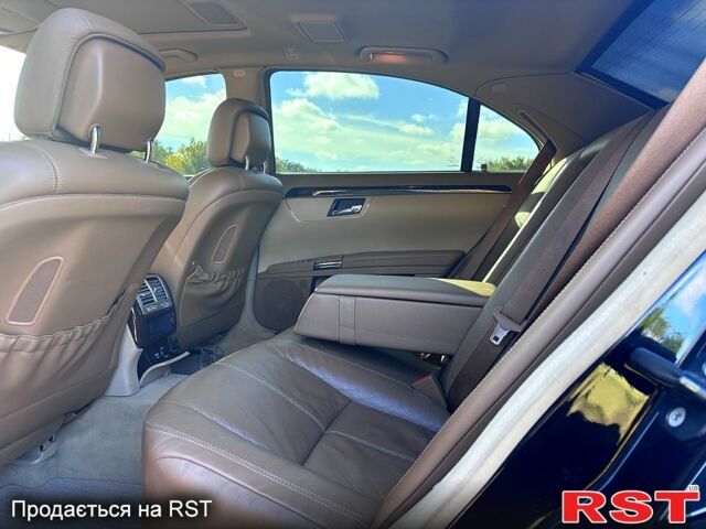 Черный Мерседес С Класс, объемом двигателя 5.5 л и пробегом 320 тыс. км за 11999 $, фото 2 на Automoto.ua