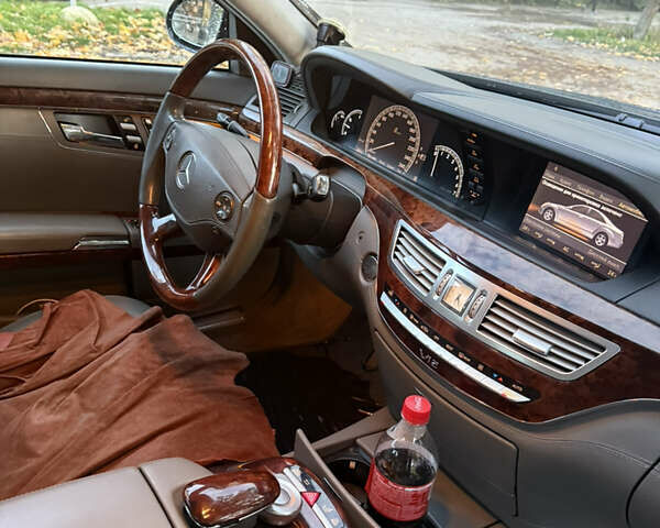 Чорний Мерседес С Клас, об'ємом двигуна 5.5 л та пробігом 155 тис. км за 16800 $, фото 14 на Automoto.ua