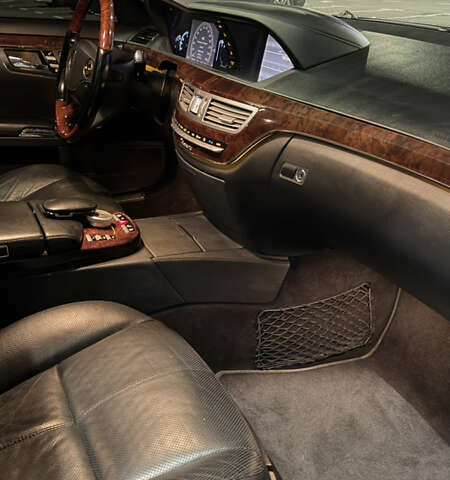 Черный Мерседес С Класс, объемом двигателя 5.5 л и пробегом 176 тыс. км за 8499 $, фото 38 на Automoto.ua