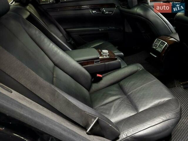 Черный Мерседес С Класс, объемом двигателя 5.46 л и пробегом 266 тыс. км за 10989 $, фото 12 на Automoto.ua