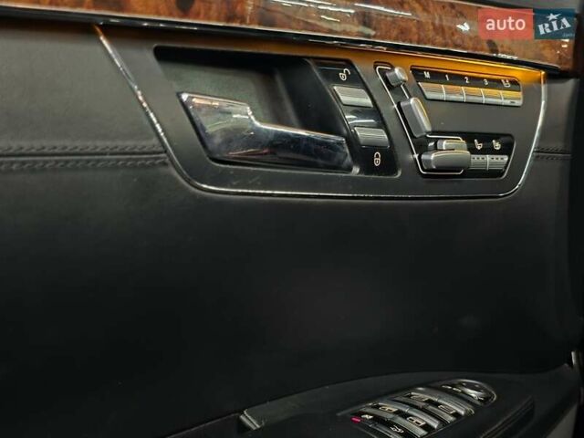 Черный Мерседес С Класс, объемом двигателя 5.46 л и пробегом 266 тыс. км за 10989 $, фото 6 на Automoto.ua