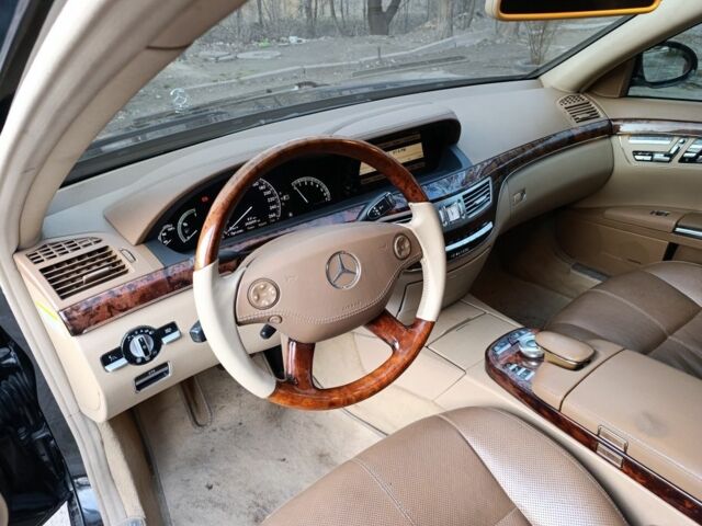 Черный Мерседес С Класс, объемом двигателя 5.5 л и пробегом 240 тыс. км за 8999 $, фото 3 на Automoto.ua