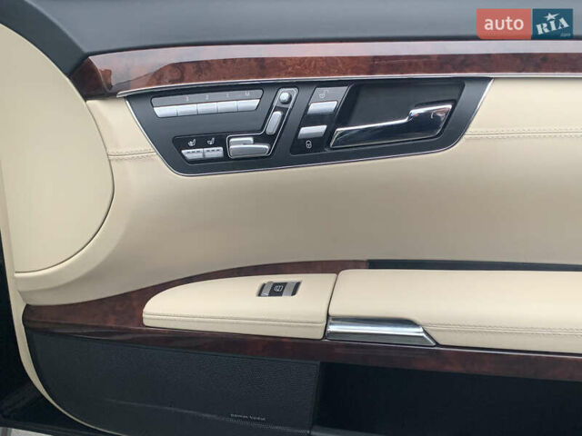 Черный Мерседес С Класс, объемом двигателя 5.51 л и пробегом 249 тыс. км за 14000 $, фото 28 на Automoto.ua