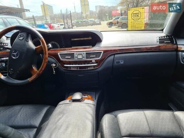 Чорний Мерседес С Клас, об'ємом двигуна 5.5 л та пробігом 203 тис. км за 11400 $, фото 15 на Automoto.ua
