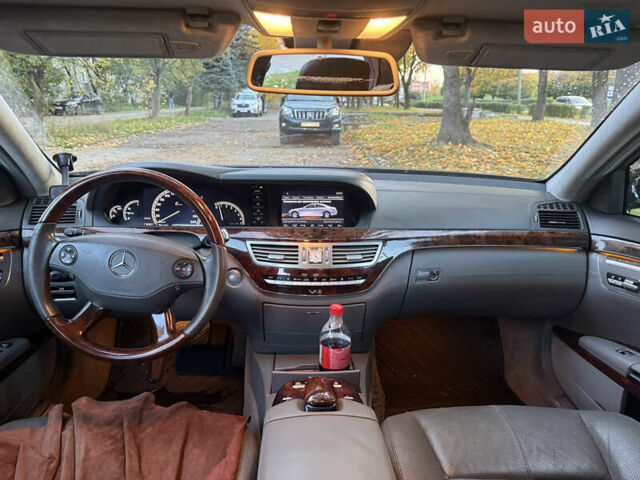 Чорний Мерседес С Клас, об'ємом двигуна 5.5 л та пробігом 155 тис. км за 16800 $, фото 17 на Automoto.ua
