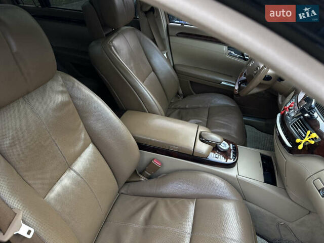 Черный Мерседес С Класс, объемом двигателя 5.46 л и пробегом 280 тыс. км за 8500 $, фото 3 на Automoto.ua