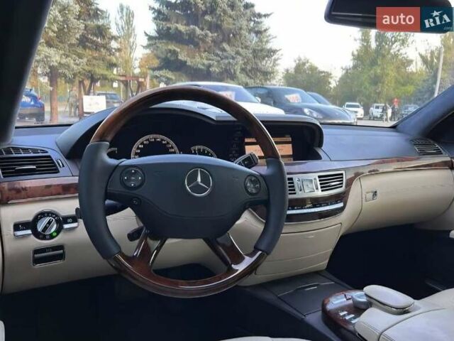 Черный Мерседес С Класс, объемом двигателя 5.5 л и пробегом 205 тыс. км за 11400 $, фото 3 на Automoto.ua