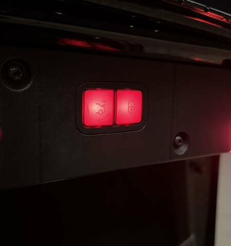 Черный Мерседес С Класс, объемом двигателя 5.5 л и пробегом 176 тыс. км за 8499 $, фото 46 на Automoto.ua