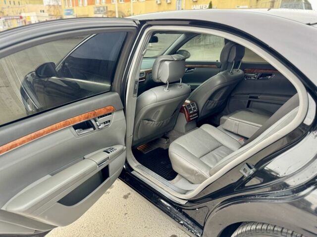 Черный Мерседес С Класс, объемом двигателя 5.5 л и пробегом 258 тыс. км за 7150 $, фото 6 на Automoto.ua