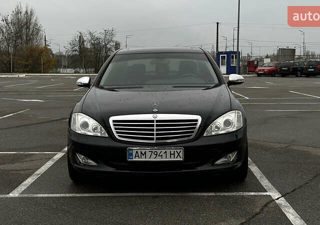 Черный Мерседес С Класс, объемом двигателя 2.99 л и пробегом 208 тыс. км за 14000 $, фото 1 на Automoto.ua