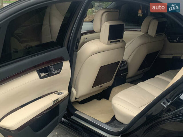 Черный Мерседес С Класс, объемом двигателя 5.51 л и пробегом 249 тыс. км за 14000 $, фото 18 на Automoto.ua