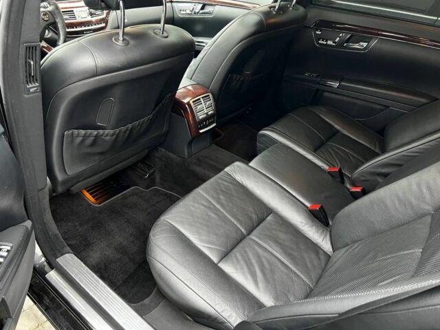 Черный Мерседес С Класс, объемом двигателя 5.5 л и пробегом 327 тыс. км за 10000 $, фото 7 на Automoto.ua