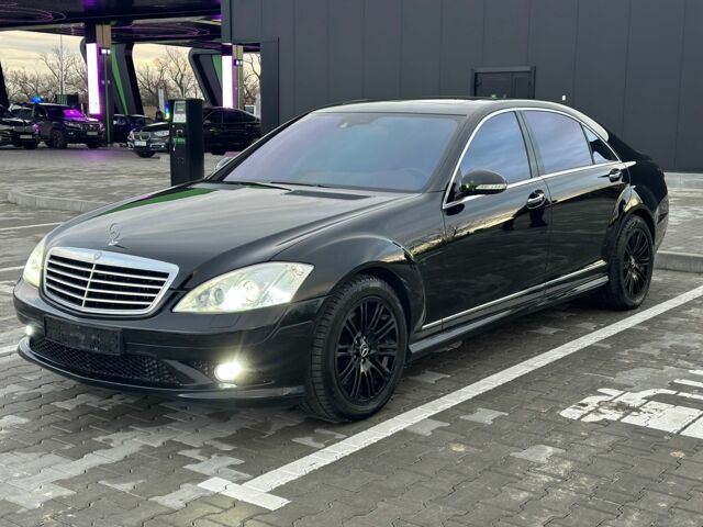 Черный Мерседес С Класс, объемом двигателя 5.5 л и пробегом 330 тыс. км за 10000 $, фото 20 на Automoto.ua