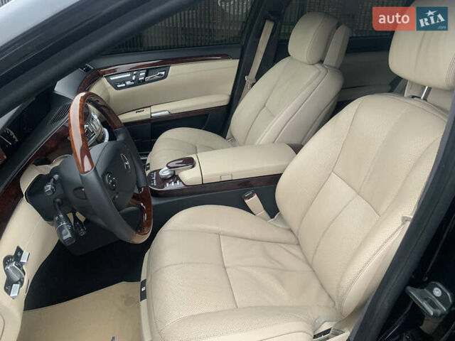 Черный Мерседес С Класс, объемом двигателя 5.51 л и пробегом 249 тыс. км за 14000 $, фото 15 на Automoto.ua