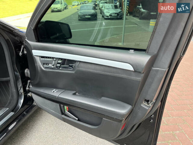 Черный Мерседес С Класс, объемом двигателя 5.5 л и пробегом 81 тыс. км за 33000 $, фото 12 на Automoto.ua