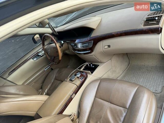 Мерседес С Класс 2007 в Ужгороде на Automoto.ua Черный Мерседес С Класс, объемом двигателя 4.7 л и пробегом 300 тыс. км за 11000 $, фото 8 на Automoto.ua