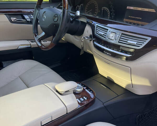 Чорний Мерседес С Клас, об'ємом двигуна 5.5 л та пробігом 157 тис. км за 15900 $, фото 31 на Automoto.ua