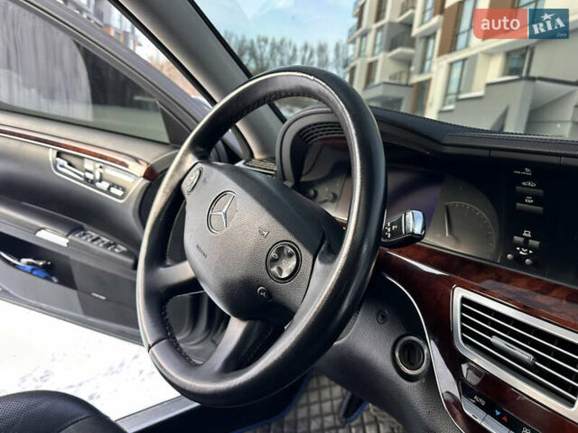Черный Мерседес С Класс, объемом двигателя 5.5 л и пробегом 299 тыс. км за 10999 $, фото 65 на Automoto.ua