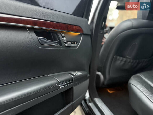 Чорний Мерседес С Клас, об'ємом двигуна 5.46 л та пробігом 560 тис. км за 7650 $, фото 21 на Automoto.ua