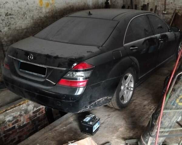 Черный Мерседес С Класс, объемом двигателя 5.46 л и пробегом 120 тыс. км за 6200 $, фото 3 на Automoto.ua