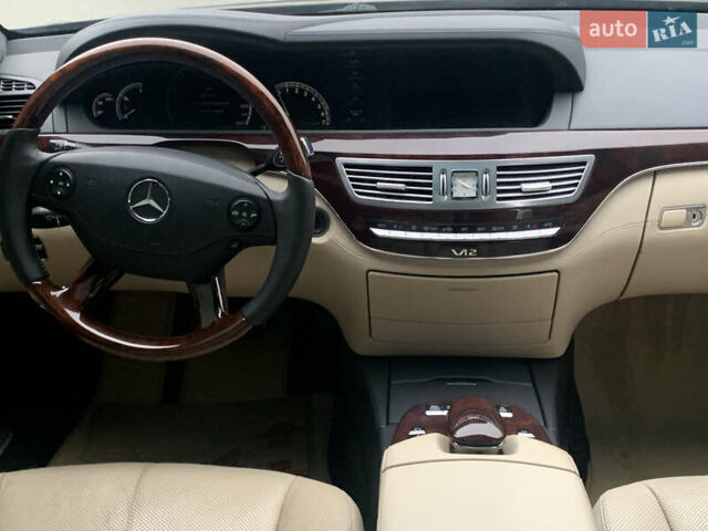 Черный Мерседес С Класс, объемом двигателя 5.51 л и пробегом 249 тыс. км за 14000 $, фото 31 на Automoto.ua