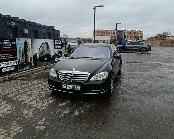 Черный Мерседес С Класс, объемом двигателя 4.7 л и пробегом 339 тыс. км за 11000 $, фото 1 на Automoto.ua
