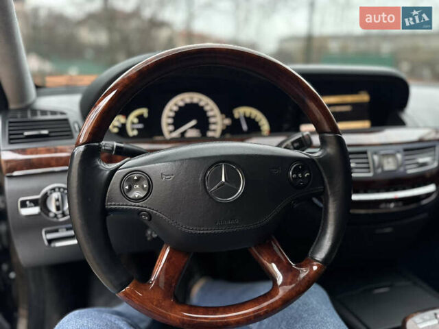 Чорний Мерседес С Клас, об'ємом двигуна 5.5 л та пробігом 288 тис. км за 10950 $, фото 32 на Automoto.ua