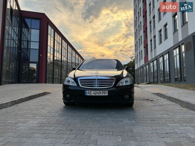 Черный Мерседес С Класс, объемом двигателя 5.5 л и пробегом 250 тыс. км за 16999 $, фото 4 на Automoto.ua