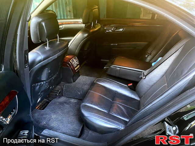 Черный Мерседес С Класс, объемом двигателя 5.5 л и пробегом 291 тыс. км за 8000 $, фото 5 на Automoto.ua