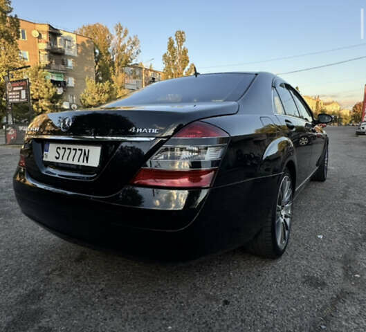 Черный Мерседес С Класс, объемом двигателя 2.99 л и пробегом 300 тыс. км за 10500 $, фото 1 на Automoto.ua