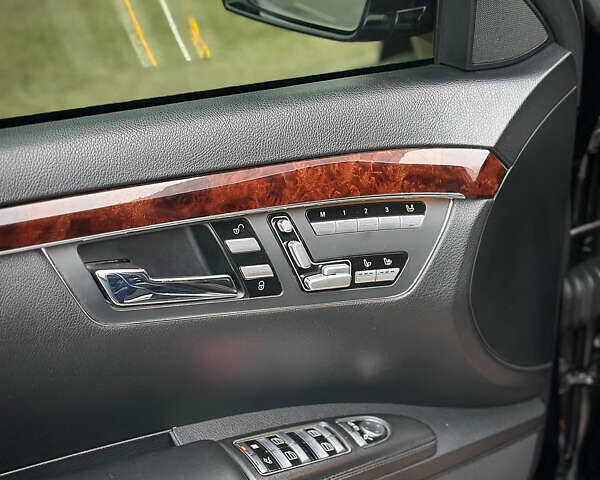 Черный Мерседес С Класс, объемом двигателя 6.3 л и пробегом 91 тыс. км за 25000 $, фото 13 на Automoto.ua