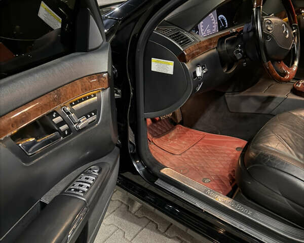 Черный Мерседес С Класс, объемом двигателя 5.5 л и пробегом 176 тыс. км за 8499 $, фото 53 на Automoto.ua