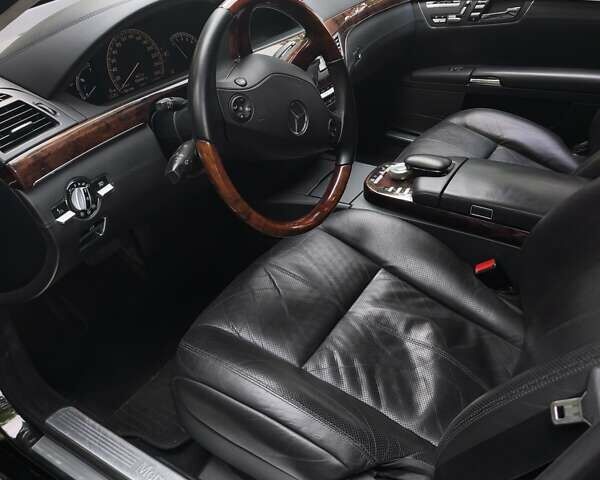 Черный Мерседес С Класс, объемом двигателя 5.46 л и пробегом 322 тыс. км за 15000 $, фото 39 на Automoto.ua