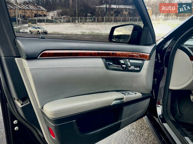 Чорний Мерседес С Клас, об'ємом двигуна 5.46 л та пробігом 160 тис. км за 9990 $, фото 23 на Automoto.ua
