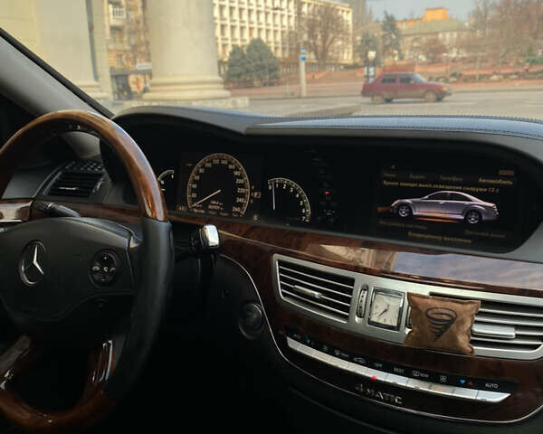 Чорний Мерседес С Клас, об'ємом двигуна 5.5 л та пробігом 303 тис. км за 10400 $, фото 24 на Automoto.ua