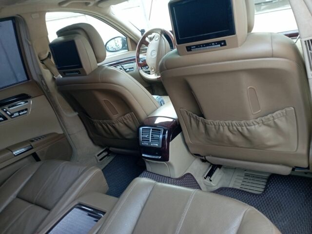 Черный Мерседес С Класс, объемом двигателя 5.5 л и пробегом 236 тыс. км за 11000 $, фото 6 на Automoto.ua