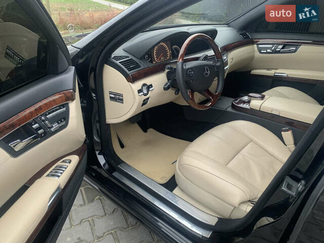 Черный Мерседес С Класс, объемом двигателя 5.51 л и пробегом 249 тыс. км за 14000 $, фото 13 на Automoto.ua