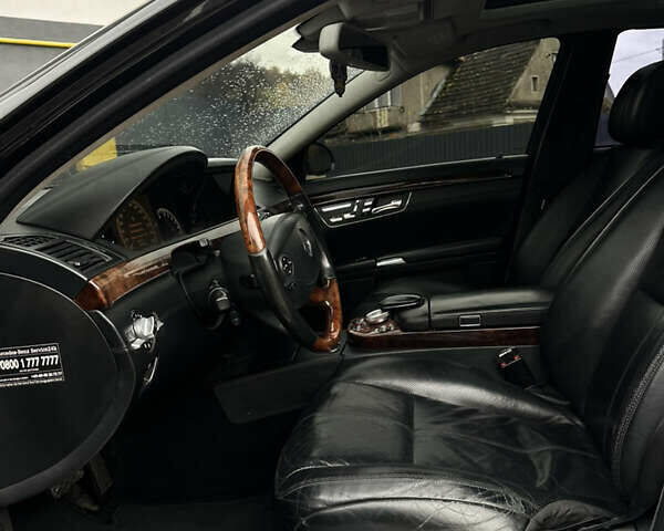 Чорний Мерседес С Клас, об'ємом двигуна 5.46 л та пробігом 270 тис. км за 10950 $, фото 14 на Automoto.ua